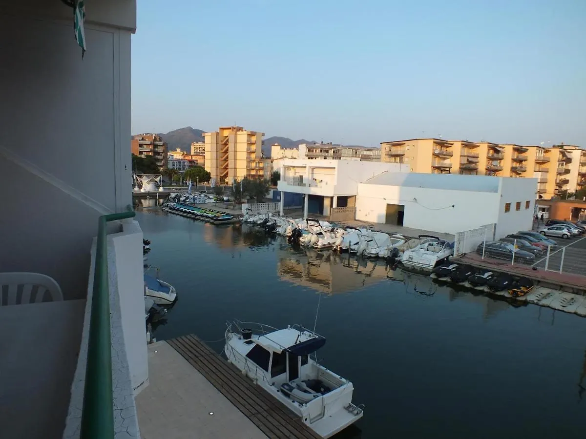 Apartamento En Roses Con Piscina Comunitaria Y Vista A La Costa - Es-204-44